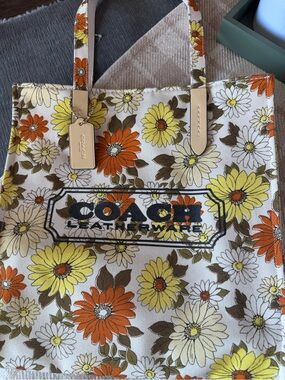 New Coach Canvas Tote Bag With Floral Print Gold/Vanilla Sunflower